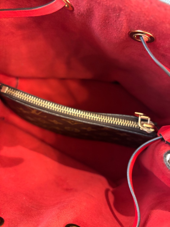 ショルダーバッグ モノグラム ネオノエ MM M44021 コクリコ（ブランドバッグ）の商品画像 - 査定依頼日：2025年9月17日 - 最高査定価格：180,000円