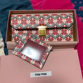 ミュウミュウ　長財布（ブランド財布・小物）の商品画像 - 査定依頼日：2022年12月20日 - 最高査定価格：8,000円