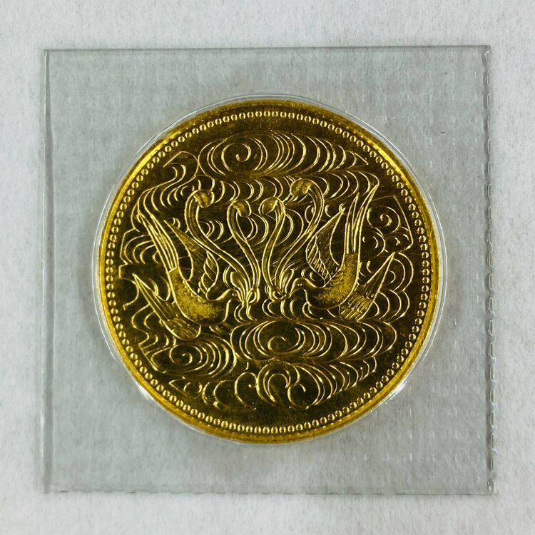 昭和天皇 天皇陛下御在位60年記念 10万円金貨（金・貴金属）の商品画像 - 査定依頼日：2026年2月6日 - 最高査定価格：490,000円