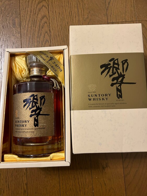 響　ゴールドラベル　ギフト限定品（お酒）の商品画像 - 査定依頼日：2024年12月14日 - 最高査定価格：35,000円