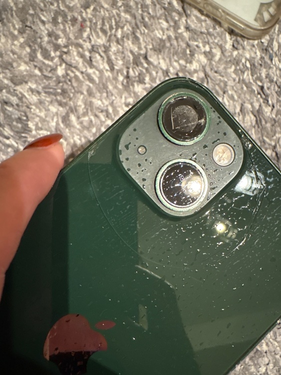 iPhone13（スマホ）の商品画像 - 査定依頼日：2025年10月1日 - 最高査定価格：10,000円