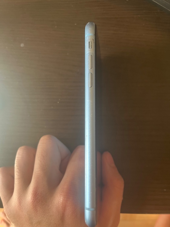 iPhoneXR 64GB au（スマホ）の商品画像 - 査定依頼日：2026年3月23日 - 最高査定価格：8,000円