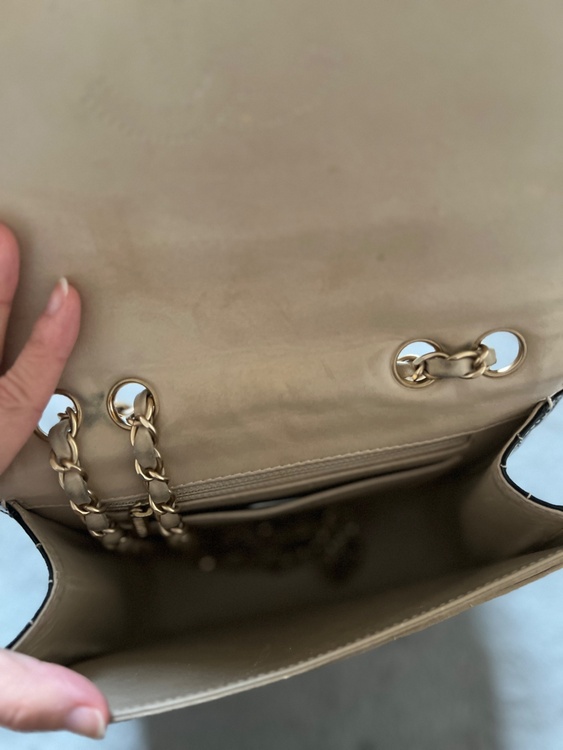 ベージュ　ショルダー（ブランドバッグ）の商品画像 - 査定依頼日：2026年2月15日 - 最高査定価格：130,000円