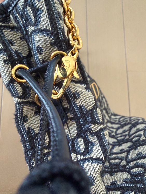 Dior 30 montaigneミニ バケットバッグ ドローストリング（ブランドバッグ）の商品画像 - 査定依頼日：2026年10月10日 - 最高査定価格：200,000円