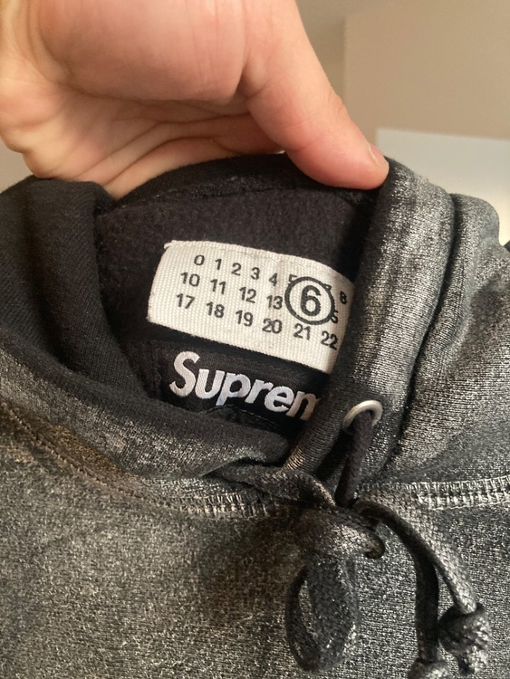 Supreme x MM6 Maison Margiela Foil Box L（古着・ファッション）の商品画像 - 査定依頼日：2026年3月1日 - 最高査定価格：100,000円