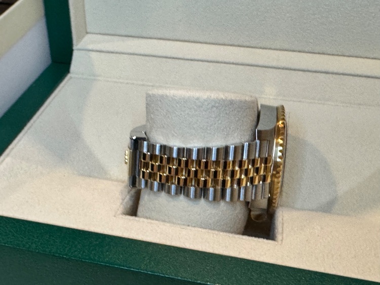 GMTマスター II（高級時計）の商品画像 - 査定依頼日：2025年7月28日 - 最高査定価格：3,050,000円