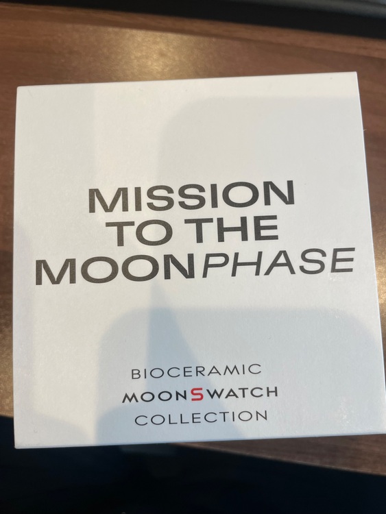 スウォッチ × オメガ スヌーピー ホワイト（高級時計）の商品画像 - 査定依頼日：2025年11月13日 - 最高査定価格：22,000円