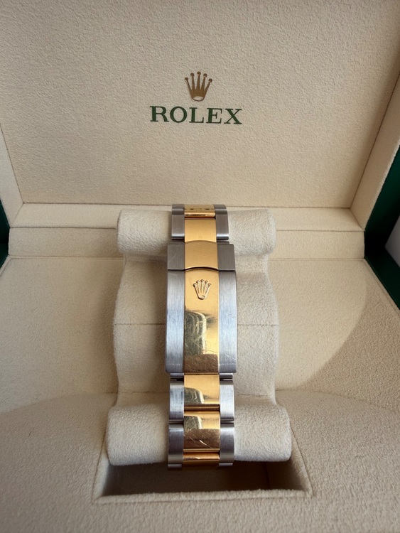 ロレックス スカイドゥエラー 32693（高級時計）の商品画像 - 査定依頼日：2025年11月24日 - 最高査定価格：2,750,000円