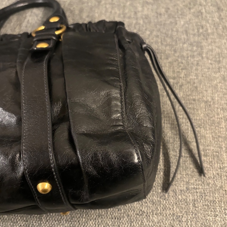 ミュウミュウ  （ブランドバッグ）の商品画像 - 査定依頼日：2025年12月17日 - 最高査定価格：35,000円