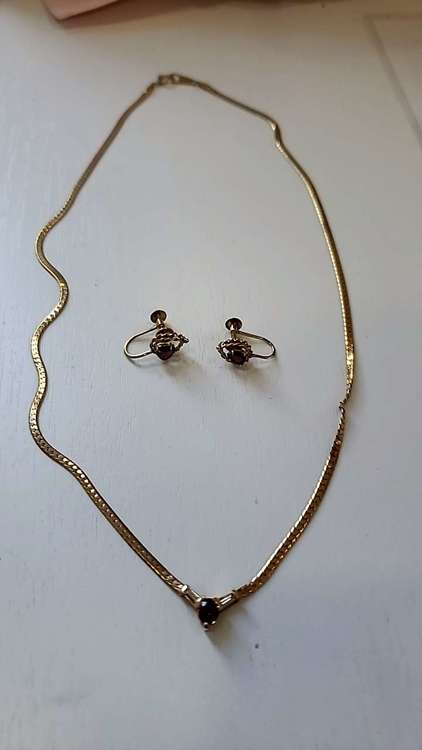 ルビーの付いた１８金ペンダントとイヤリング（宝石）の商品画像 - 査定依頼日：2023年11月2日 - 最高査定価格：57,000円