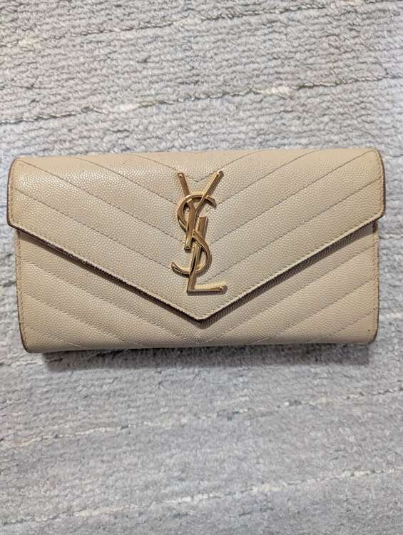 イブサンローラン  （ブランドバッグ）の商品画像 - 査定依頼日：2025年3月17日 - 最高査定価格：13,000円