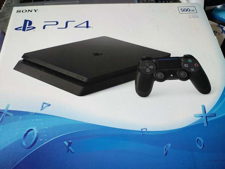 CUH-2000A B01（ゲーム機本体・ゲームソフト）の商品画像 - 査定依頼日：2025年4月27日 - 最高査定価格：11,000円