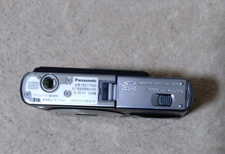 LUMIX DMC-FX30-K（カメラ）の商品画像 - 査定依頼日：2025年3月24日 - 最高査定価格：4,000円