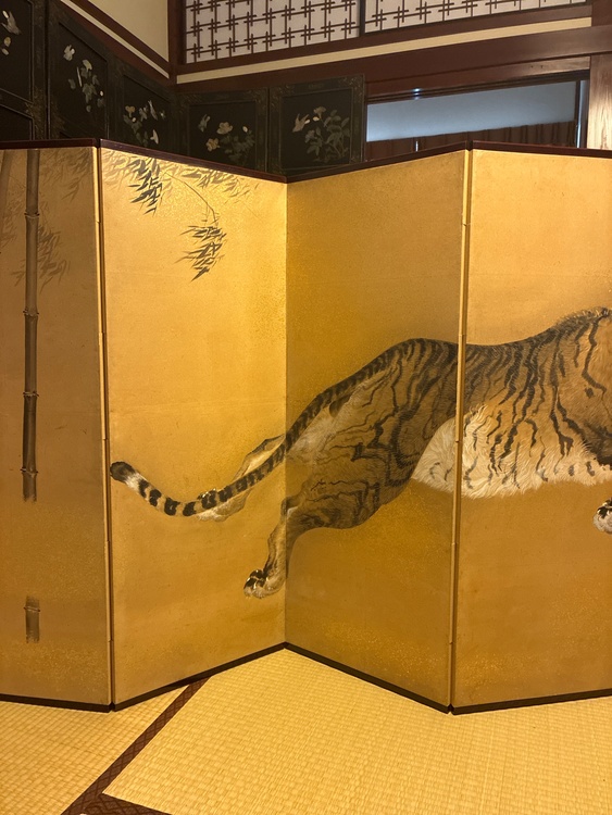 初代徳田八十吉翁虎図屏風（美術品・骨董品）の商品画像 - 査定依頼日：2026年1月9日 - 最高査定価格：20,000円