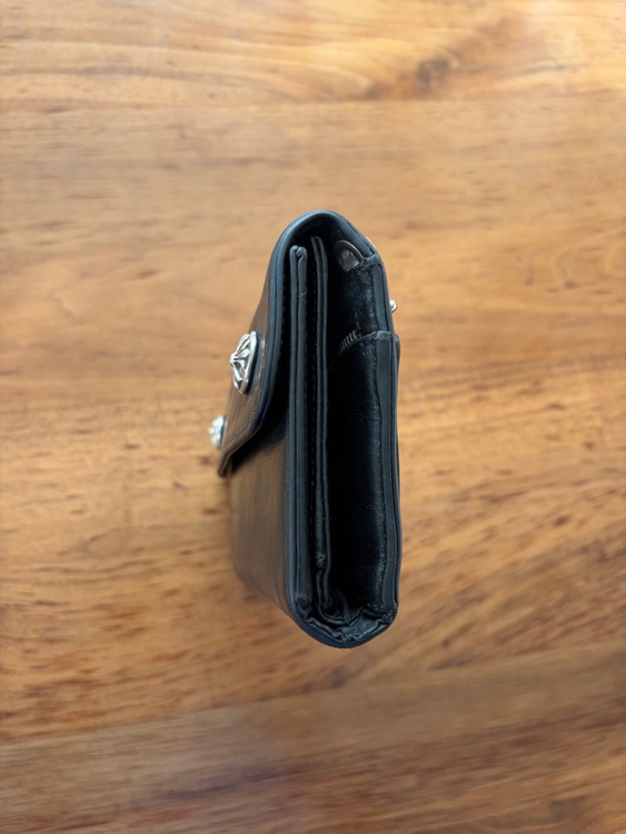 クロスボタンWAVEレザーウォレット（古着・ファッション）の商品画像 - 査定依頼日：2026年3月1日 - 最高査定価格：125,000円