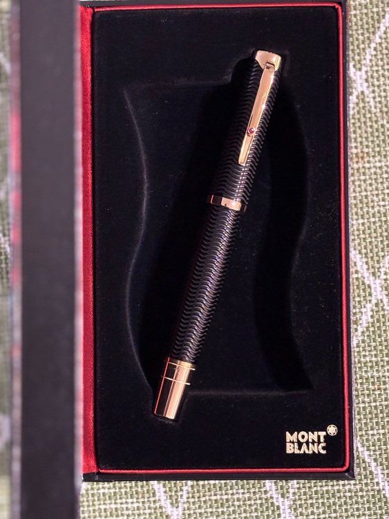 モンブラン　万年筆（ブランド財布・小物）の商品画像 - 査定依頼日：2025年6月18日 - 最高査定価格：10,000円