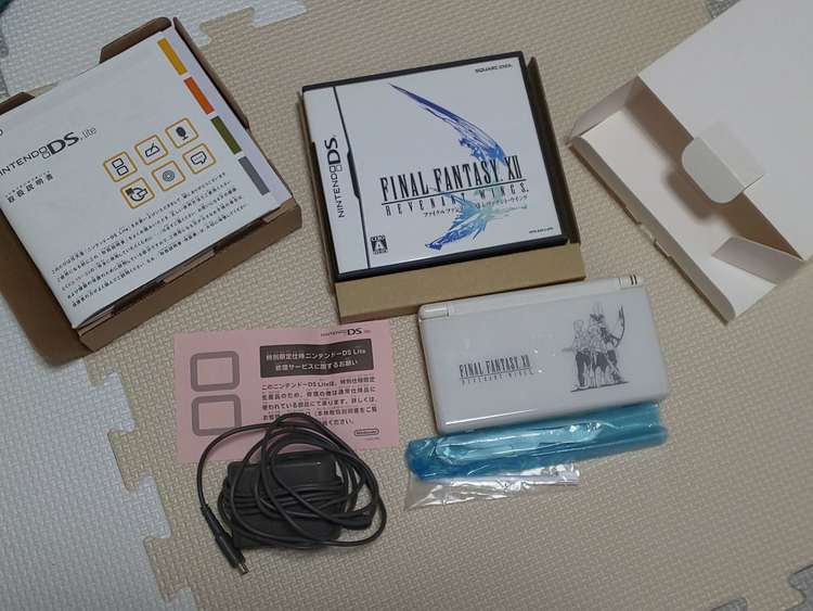 ファイナルファンタジーXⅡ レヴァナント・ウィング＋ニンテンドーDSLight（ゲーム機本体・ゲームソフト）の商品画像 - 査定依頼日：2023年4月15日 - 最高査定価格：3,000円