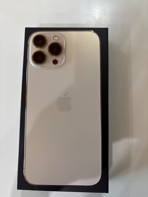 iPhone 13 Pro Max 128GB au（スマホ）の商品画像 - 査定依頼日：2026年2月18日 - 最高査定価格：48,000円