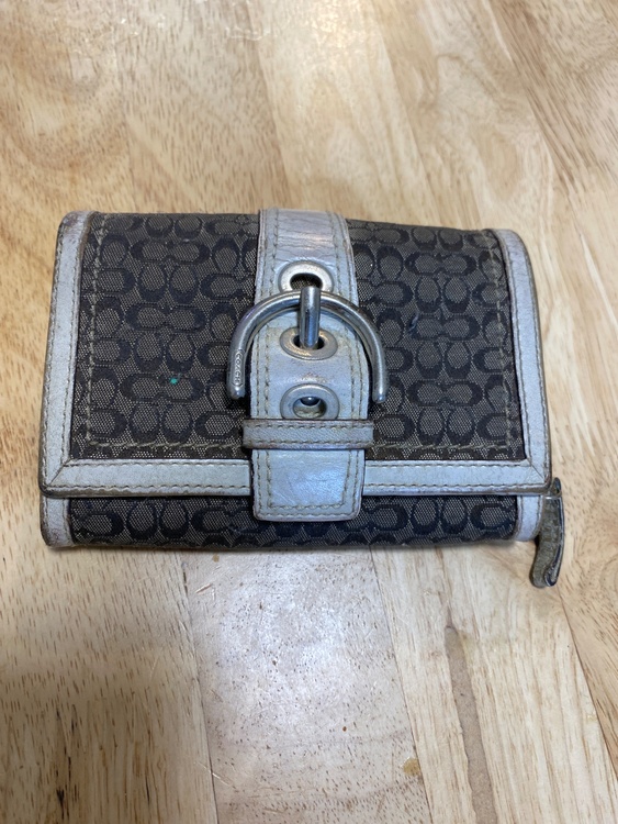 財布（ブランド財布・小物）の商品画像 - 査定依頼日：2026年4月4日 - 最高査定価格：2,000円