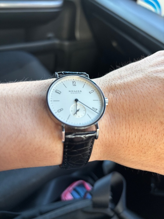 NOMOS タンジェント 35mm TN1A1W2（ブランド財布・小物）の商品画像 - 査定依頼日：2026年8月11日 - 最高査定価格：70,000円