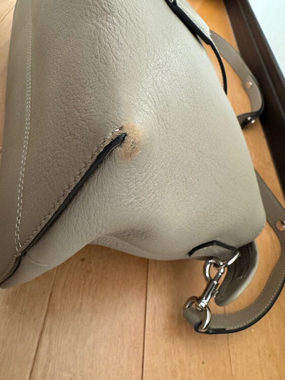 フェンディ  （ブランドバッグ）の商品画像 - 査定依頼日：2025年4月9日 - 最高査定価格：25,000円