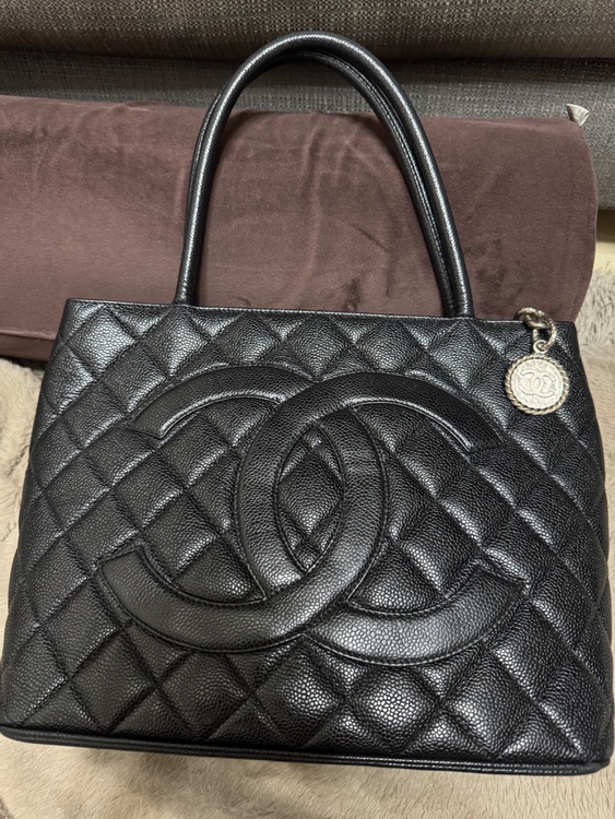 復刻トート（ブランドバッグ）の商品画像 - 査定依頼日：2026年3月24日 - 最高査定価格：185,000円