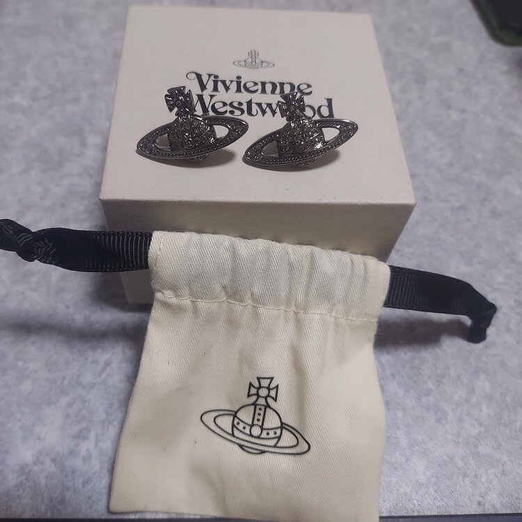 ヴィヴィアン（古着・ファッション）の商品画像 - 査定依頼日：2026年4月2日 - 最高査定価格：5,000円