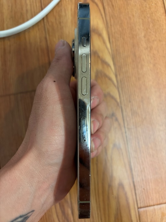 iPhone 14 Pro 128GB Softbank（スマホ）の商品画像 - 査定依頼日：2026年3月19日 - 最高査定価格：36,000円