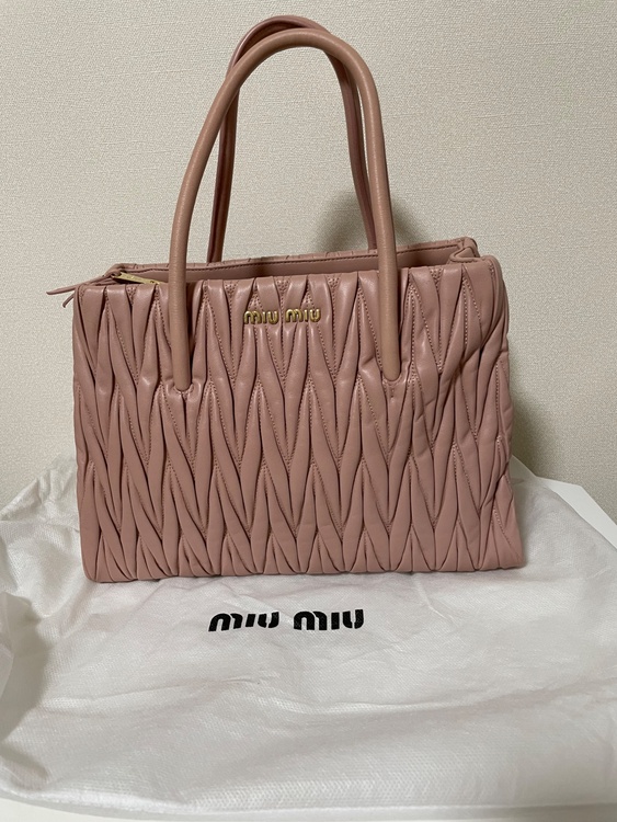 ミュウミュウ  （ブランドバッグ）の商品画像 - 査定依頼日：2026年3月1日 - 最高査定価格：52,000円