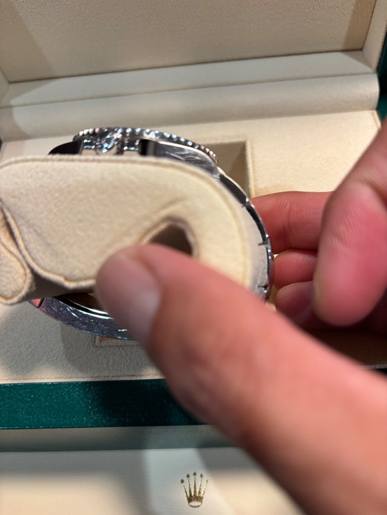 ロレックス サブマリーナー 126610l（高級時計）の商品画像 - 査定依頼日：2025年8月30日 - 最高査定価格：2,150,000円