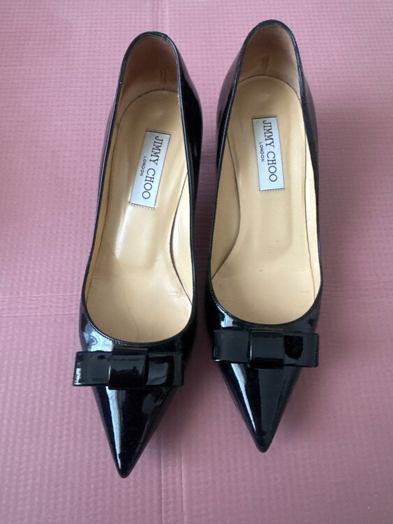 ジミーチュウ  （ブランドバッグ）の商品画像 - 査定依頼日：2025年4月27日 - 最高査定価格：2,000円