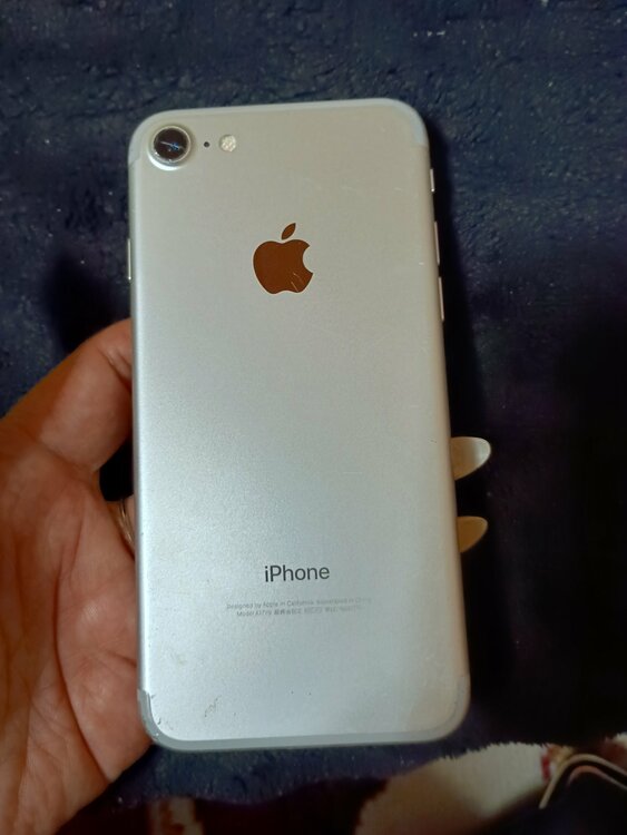 iPhone7128GB（スマホ）の商品画像 - 査定依頼日：2026年9月8日 - 最高査定価格：1,000円