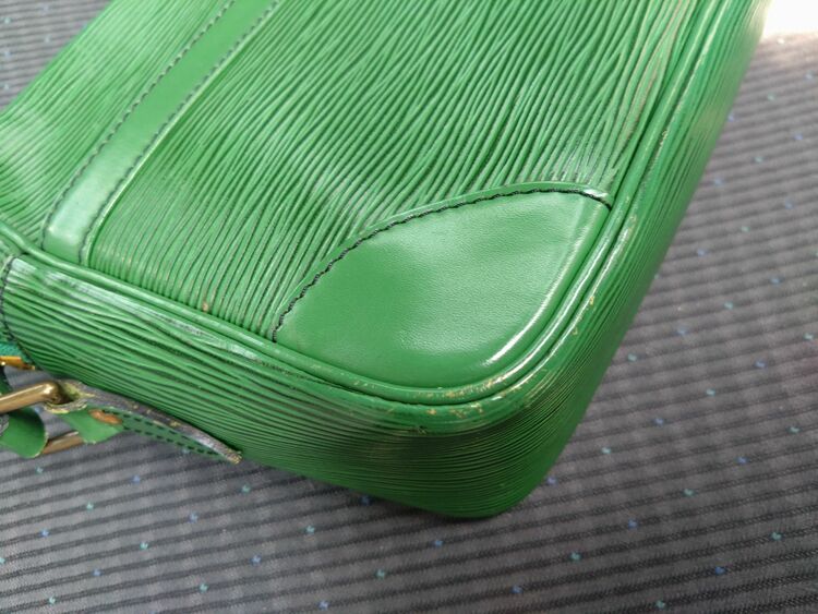 ルイヴィトン エピ （ブランドバッグ）の商品画像 - 査定依頼日：2025年7月1日 - 最高査定価格：15,000円