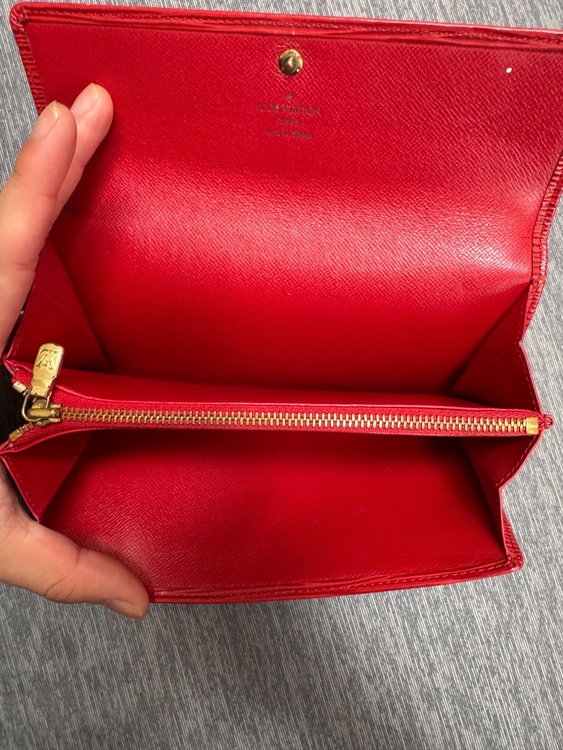 ルイヴィトン　エピ　レザー　長財布（ブランドバッグ）の商品画像 - 査定依頼日：2026年1月30日 - 最高査定価格：8,000円