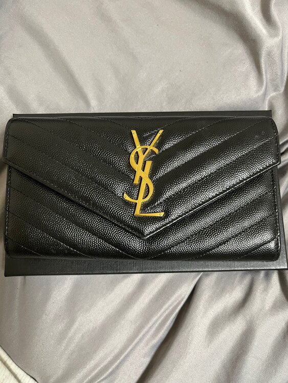 イブサンローラン  （ブランドバッグ）の商品画像 - 査定依頼日：2025年4月2日 - 最高査定価格：25,000円