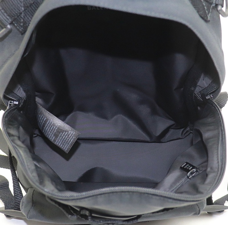 バレンシアガ　アーミー　バックパック　ブラック　ナイロン（ブランドバッグ）の商品画像 - 査定依頼日：2025年8月19日 - 最高査定価格：60,000円