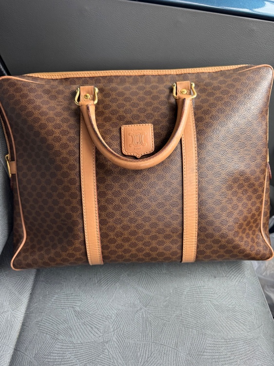 ビジネスバック（ブランドバッグ）の商品画像 - 査定依頼日：2025年12月22日 - 最高査定価格：20,000円