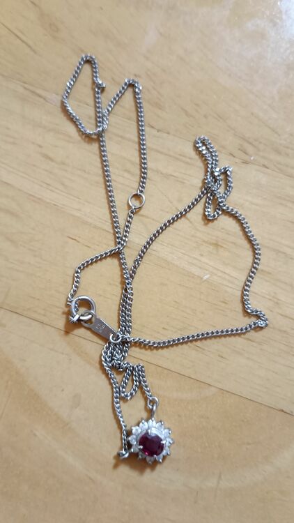 ルビー？つきネックレス（金・貴金属）の商品画像 - 査定依頼日：2025年7月17日 - 最高査定価格：35,000円