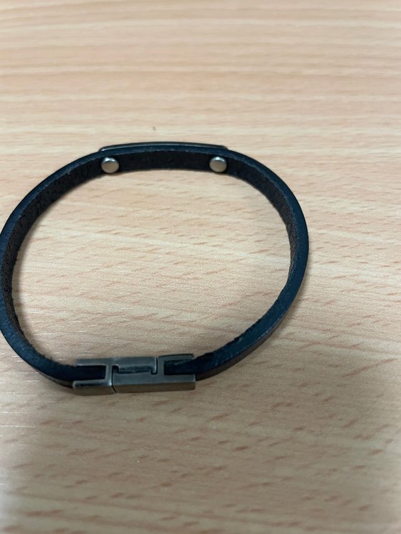 イブサンローラン　パリ　ロゴプレースブレスレッド（金・貴金属）の商品画像 - 査定依頼日：2022年8月28日 - 最高査定価格：5,000円