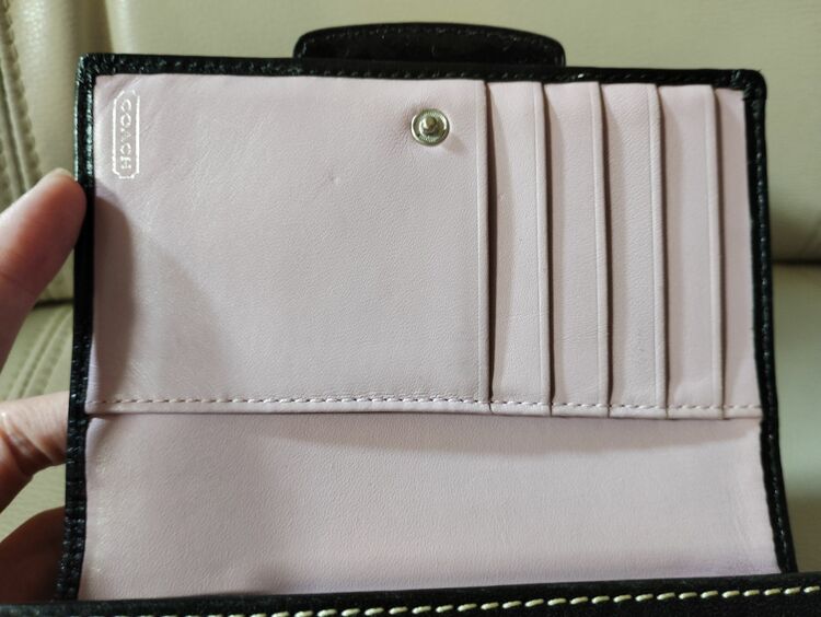 コーチ二つ折り財布（ブランド財布・小物）の商品画像 - 査定依頼日：2025年9月4日 - 最高査定価格：3,000円