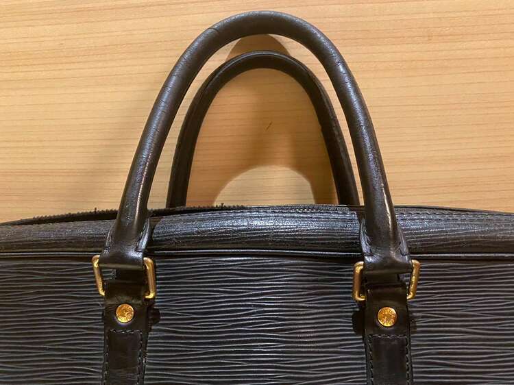 ポルトドキュマン ヴォワヤージュ ブリーフケース （ブランドバッグ）の商品画像 - 査定依頼日：2025年5月2日 - 最高査定価格：25,000円