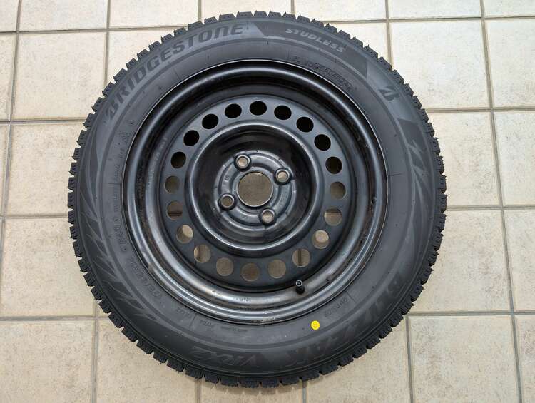 Blizzak VRX2 175/65R15（カー用品）の商品画像 - 査定依頼日：2025年4月20日 - 最高査定価格：500円