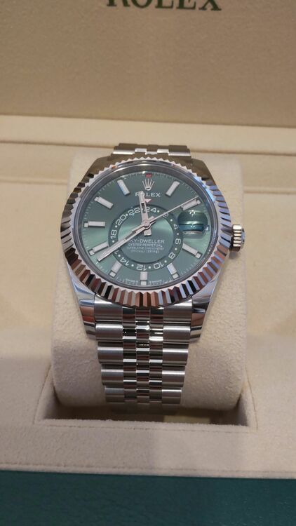 ロレックス スカイドゥエラー 33693（高級時計）の商品画像 - 査定依頼日：2025年6月29日 - 最高査定価格：3,800,000円