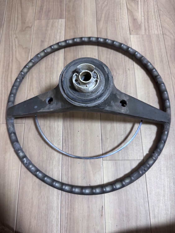 シボレー・インパラ 1960年 旧車 ステアリング ハンドル レトロ ビンテージ（カー用品）の商品画像 - 査定依頼日：2026年4月10日 - 最高査定価格：10,000円