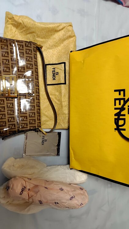 FENDI マンマバゲット ズッカピッコロ エナメル（ブランドバッグ）の商品画像 - 査定依頼日：2026年9月21日 - 最高査定価格：70,000円
