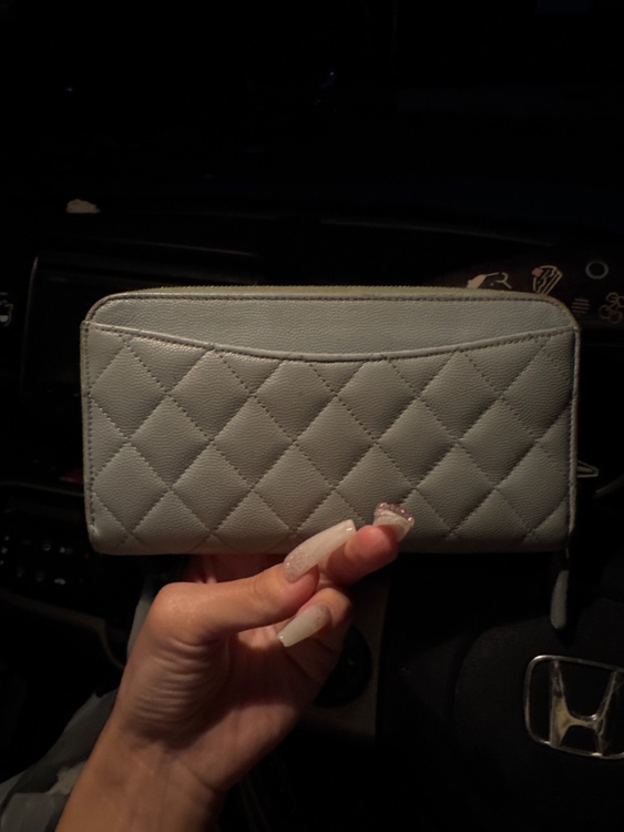 32281529（ブランド財布・小物）の商品画像 - 査定依頼日：2025年12月6日 - 最高査定価格：40,000円