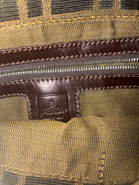 フェンディ  （ブランドバッグ）の商品画像 - 査定依頼日：2025年9月19日 - 最高査定価格：90,000円