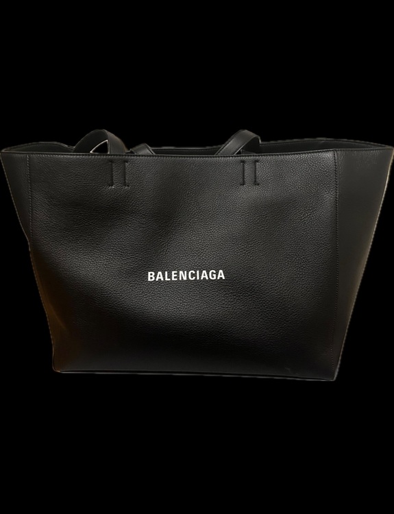 everyday tote（ブランドバッグ）の商品画像 - 査定依頼日：2025年10月23日 - 最高査定価格：106,000円