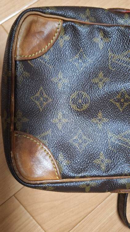 ポーチ（ブランドバッグ）の商品画像 - 査定依頼日：2025年4月15日 - 最高査定価格：12,000円