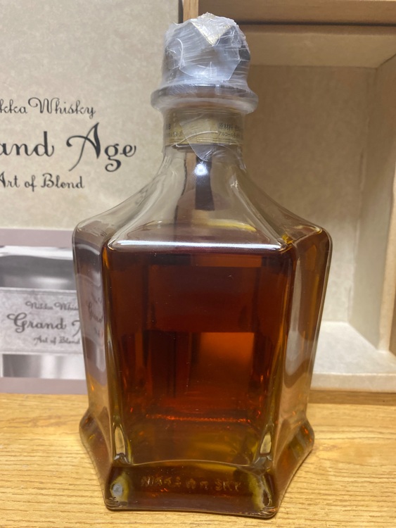 ③ニッカグランドエイジ　660ml 45%（お酒）の商品画像 - 査定依頼日：2025年8月21日 - 最高査定価格：13,000円